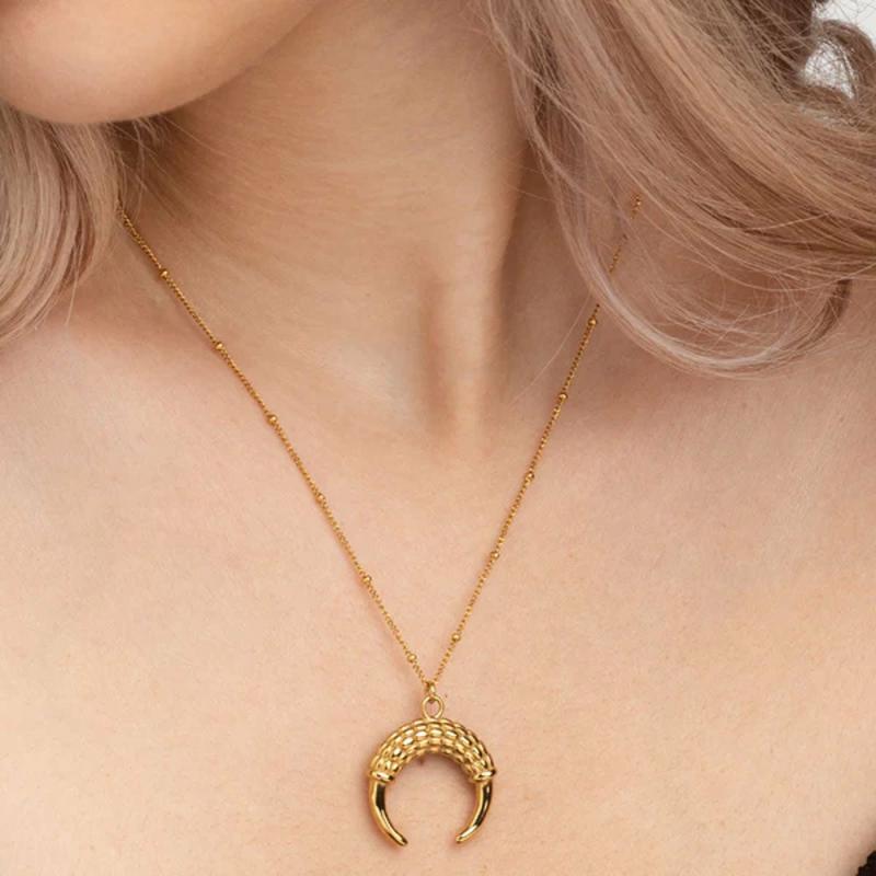 Horn Meural Necklace Necklaces